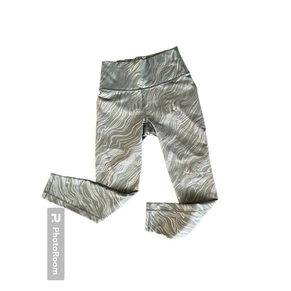 Women's Fabletics Olive Green Powerhold Capri Leggings 7/8 Size Small - Picture 2 of 6